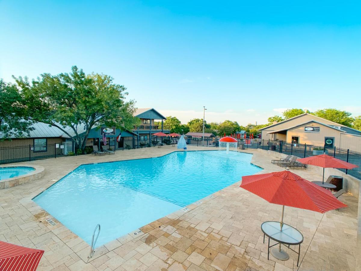 Sun Retreats Texas Hill Country Hotel New Braunfels Bagian luar foto